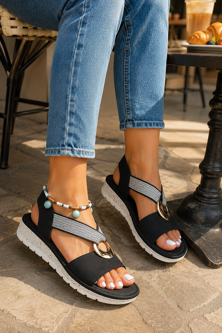 Women's Flat Sandals With Metal Buckle