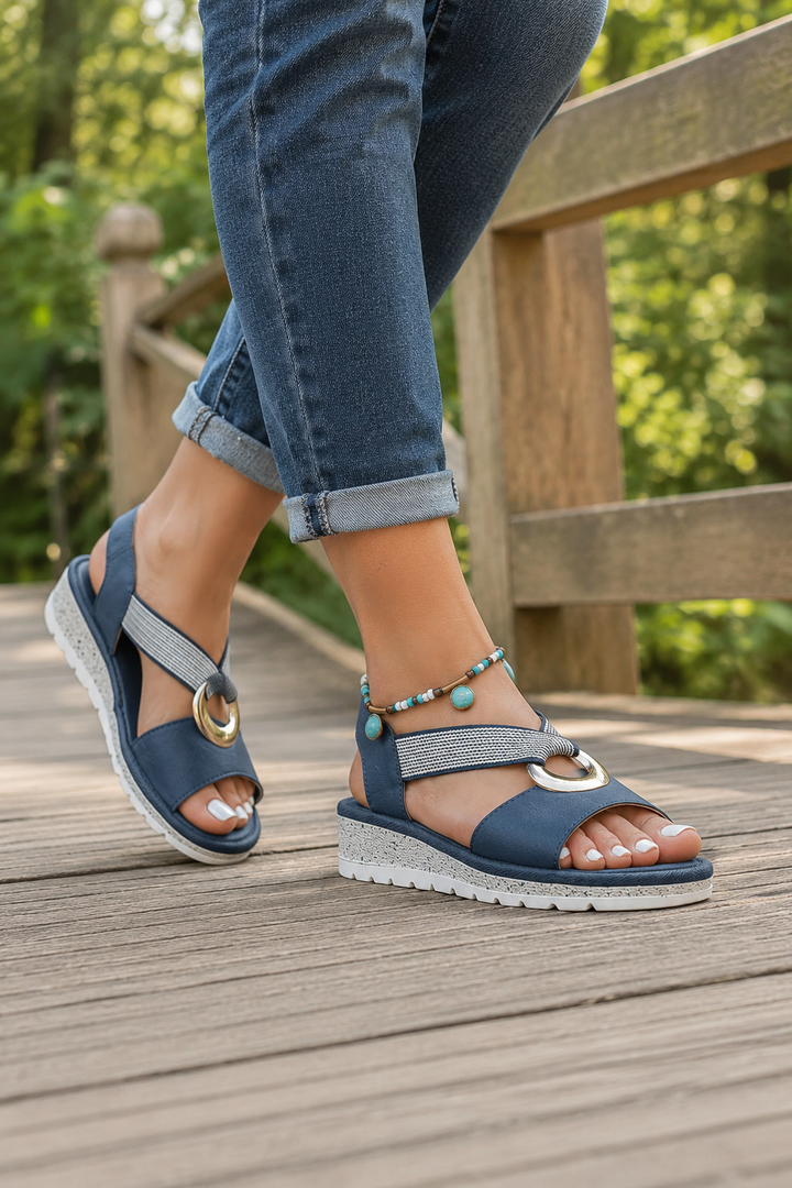 Women's Flat Sandals With Metal Buckle