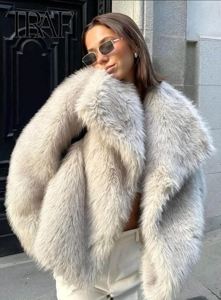 Gabriela | Fur coat with lapel collar