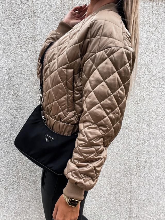 Women's quilted bomber jacket for casual style
