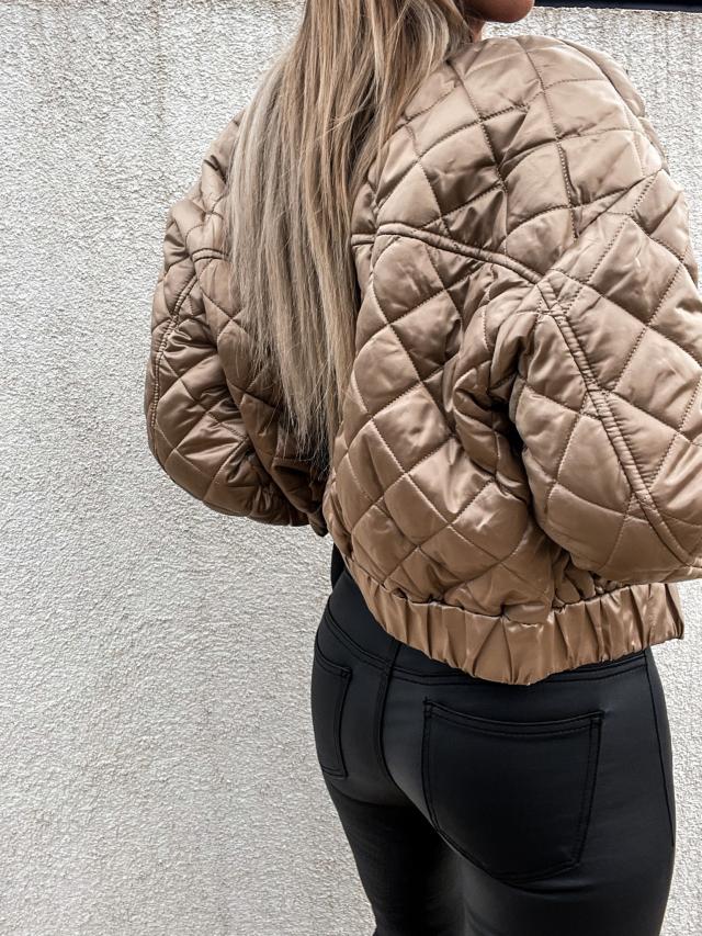 Women's quilted bomber jacket for casual style