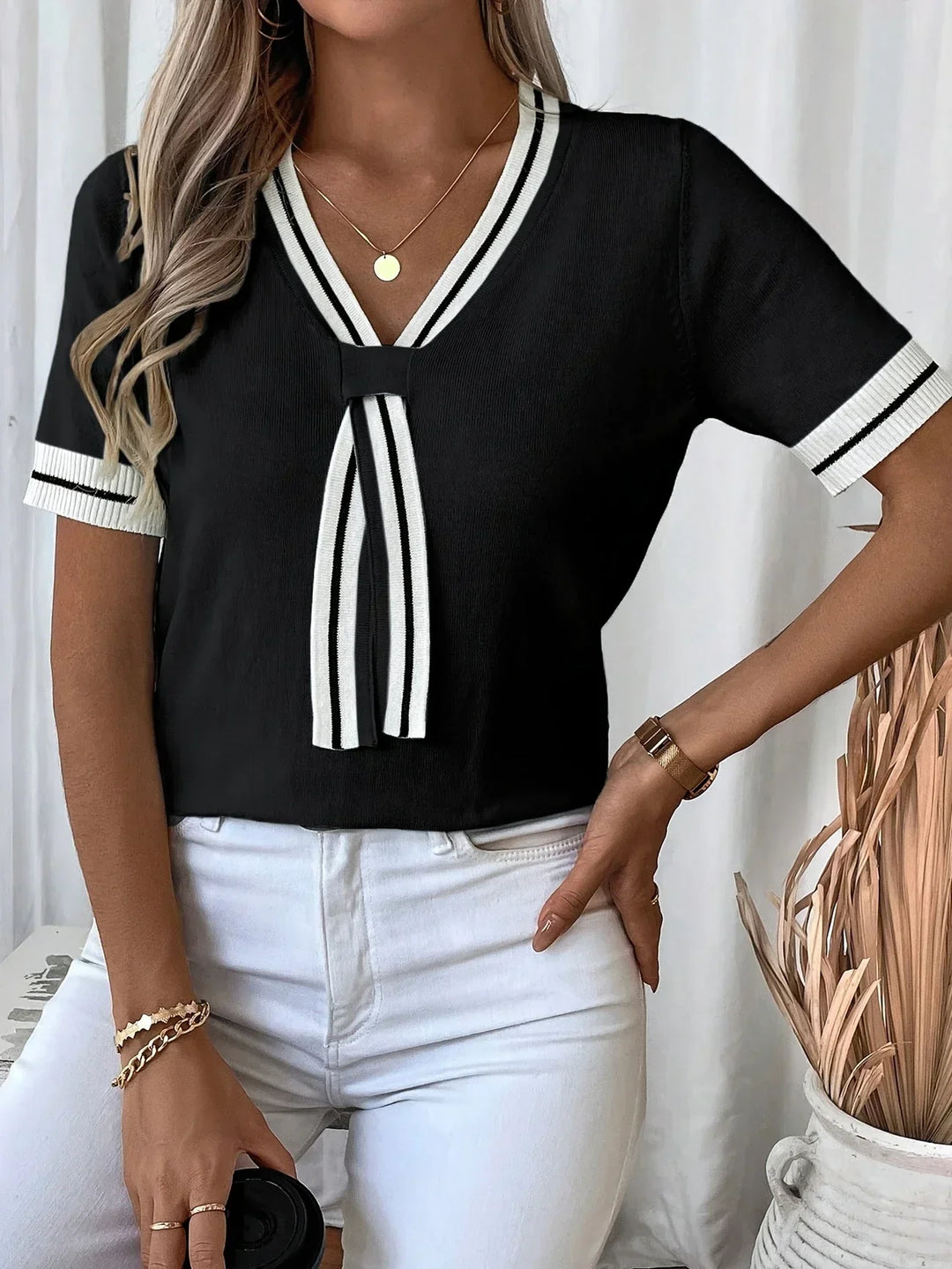 CLAUDE - COZY ELEGANCE V-NECK TOP