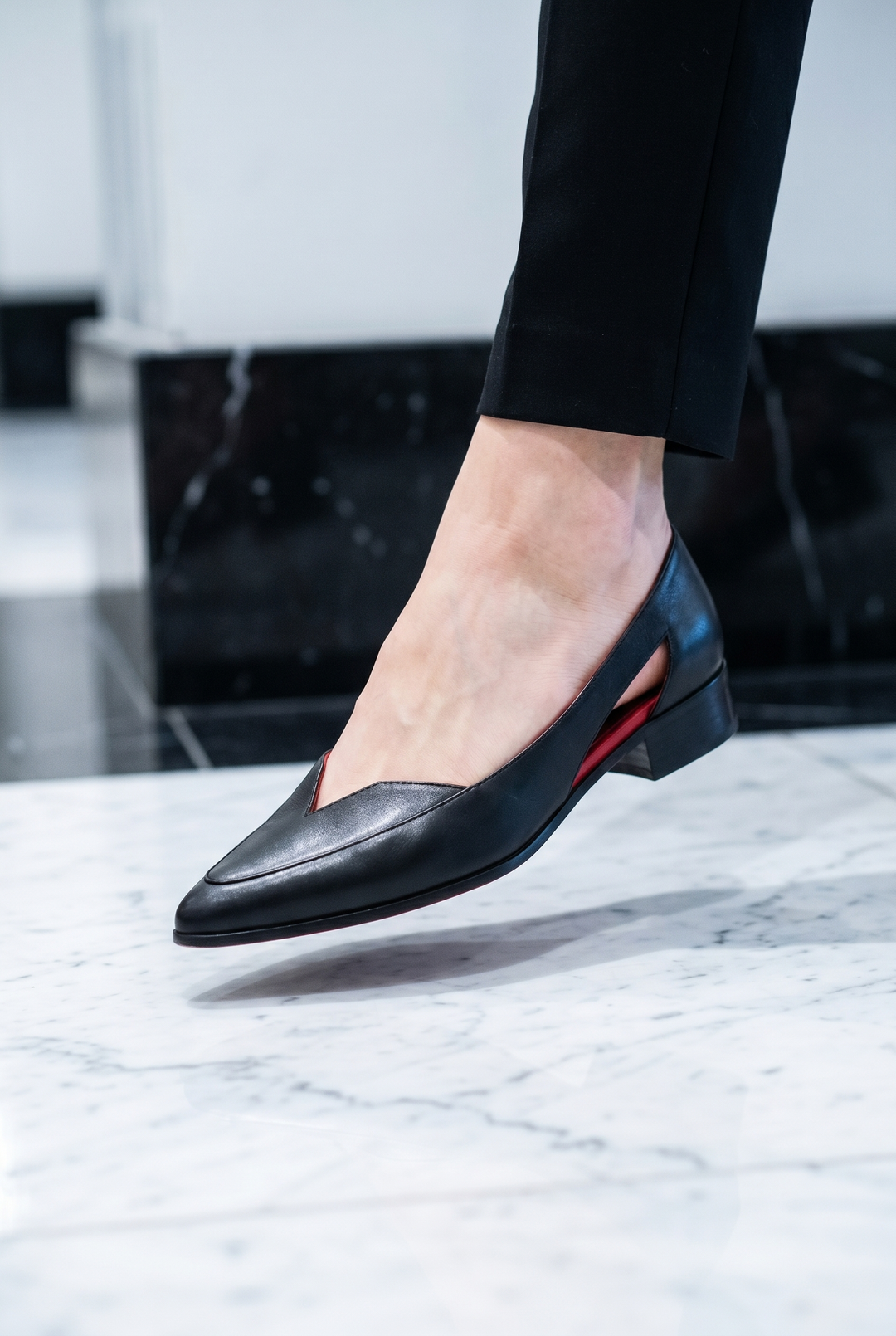 Kalra - Elegant Low-Heeled Pumps
