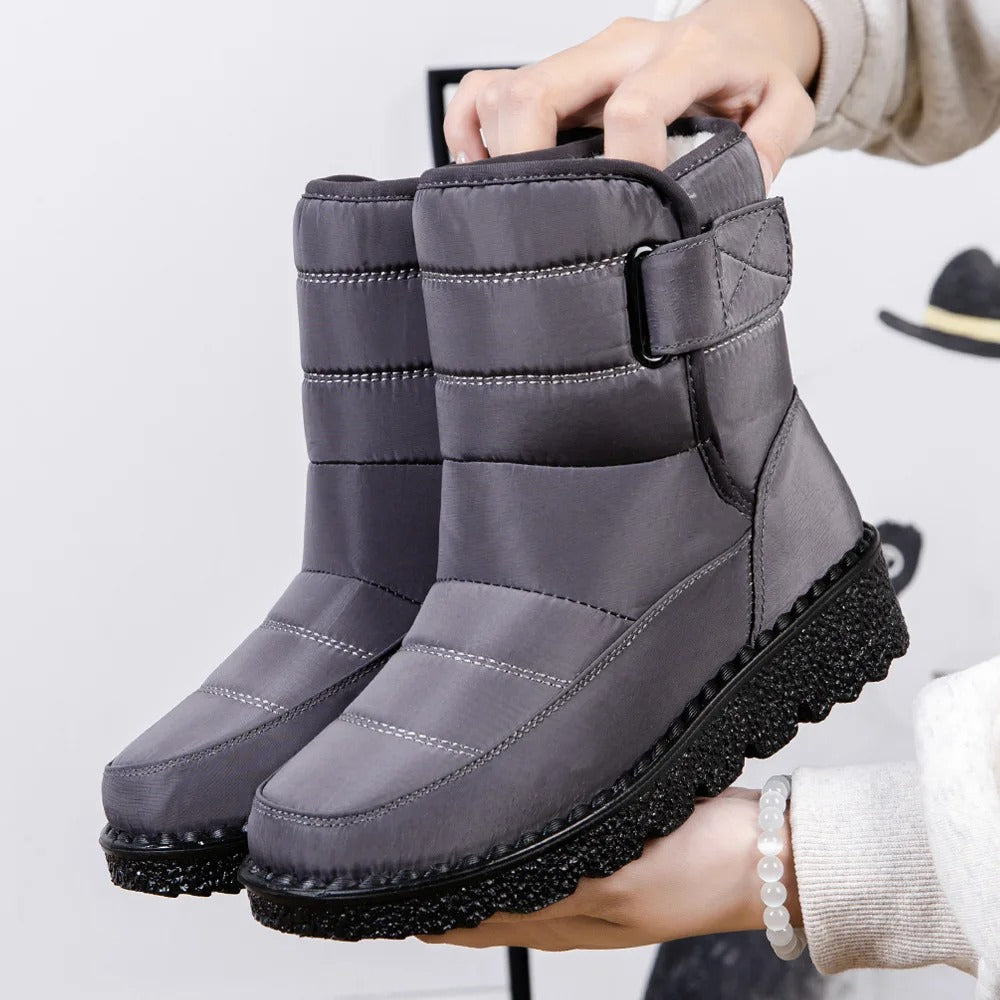 Women's cozy padded snow boots